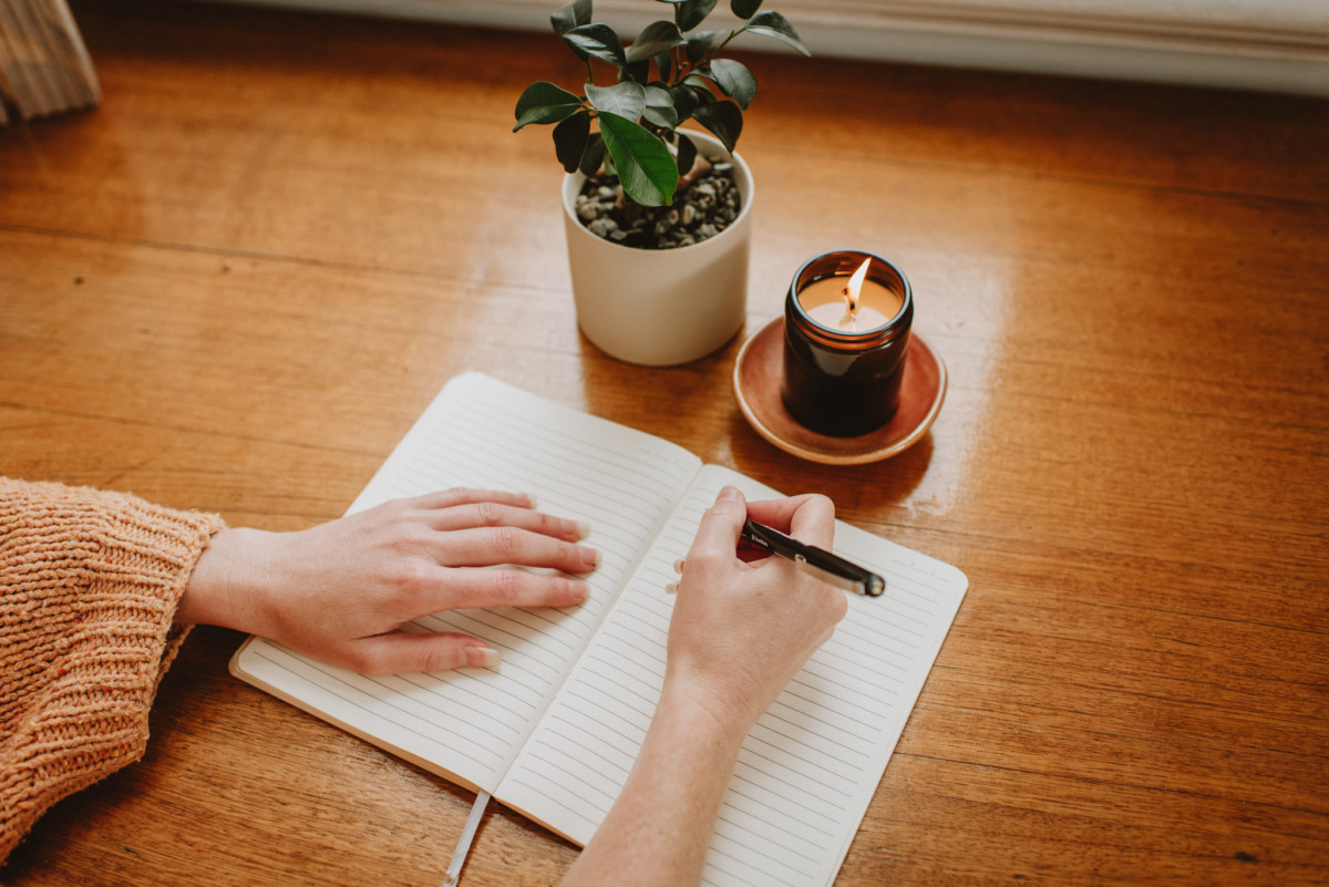 书写疗愈：把烦恼写在纸上，把轻松留在心里